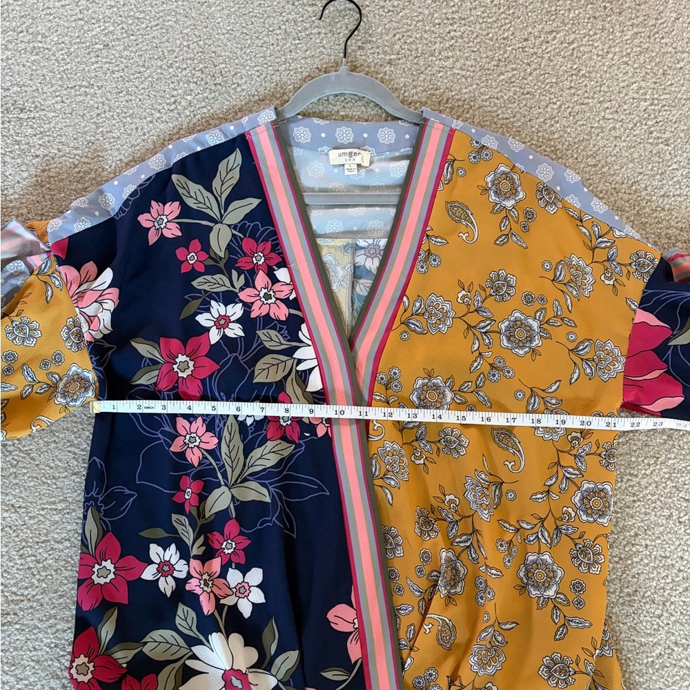Umgee Floral V-Neck Women's Blouse - Picture 6 of 8